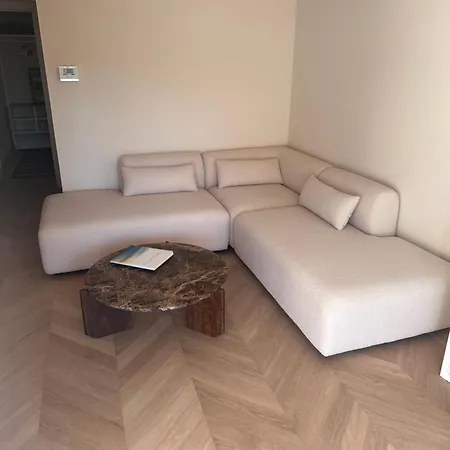 Front - Attic Апартаменты