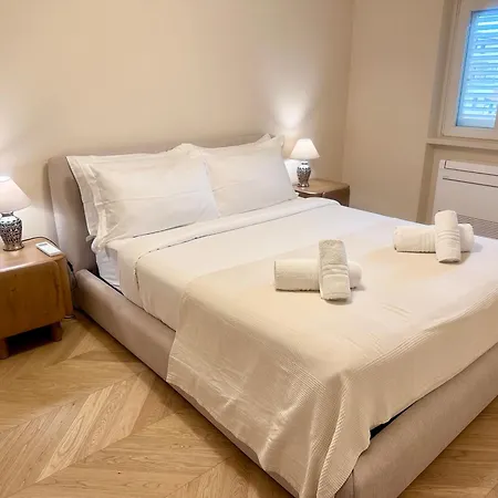 Front - Attic Appartamento