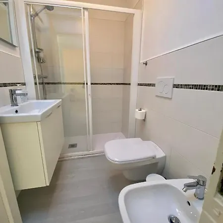 Front - Attic * Viareggio