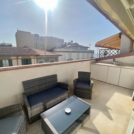Front - Attic Appartement