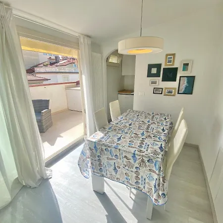 Front - Attic * Viareggio