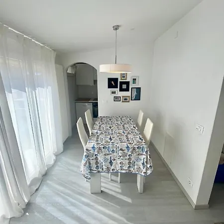 Front - Attic Appartement