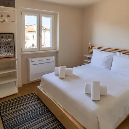 Апартаменти Front - Attic В'яреджо