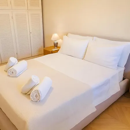 Front - Attic * Βιαρέτζιο