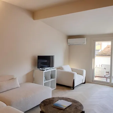 Front - Attic Апартаменти *