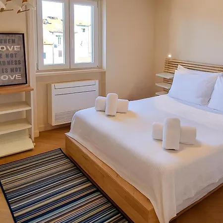 Διαμέρισμα Front - Attic Βιαρέτζιο