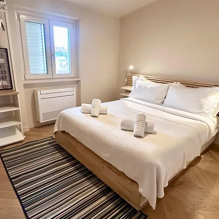 Front - Attic Βιαρέτζιο