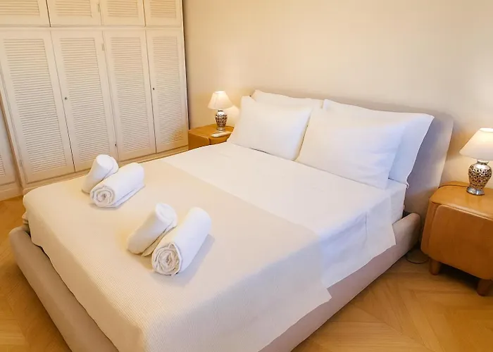 Front - Attic * Viareggio